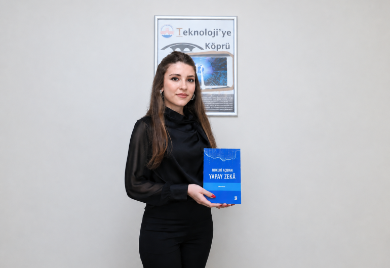 Söyleşi : Hazal Gülel
